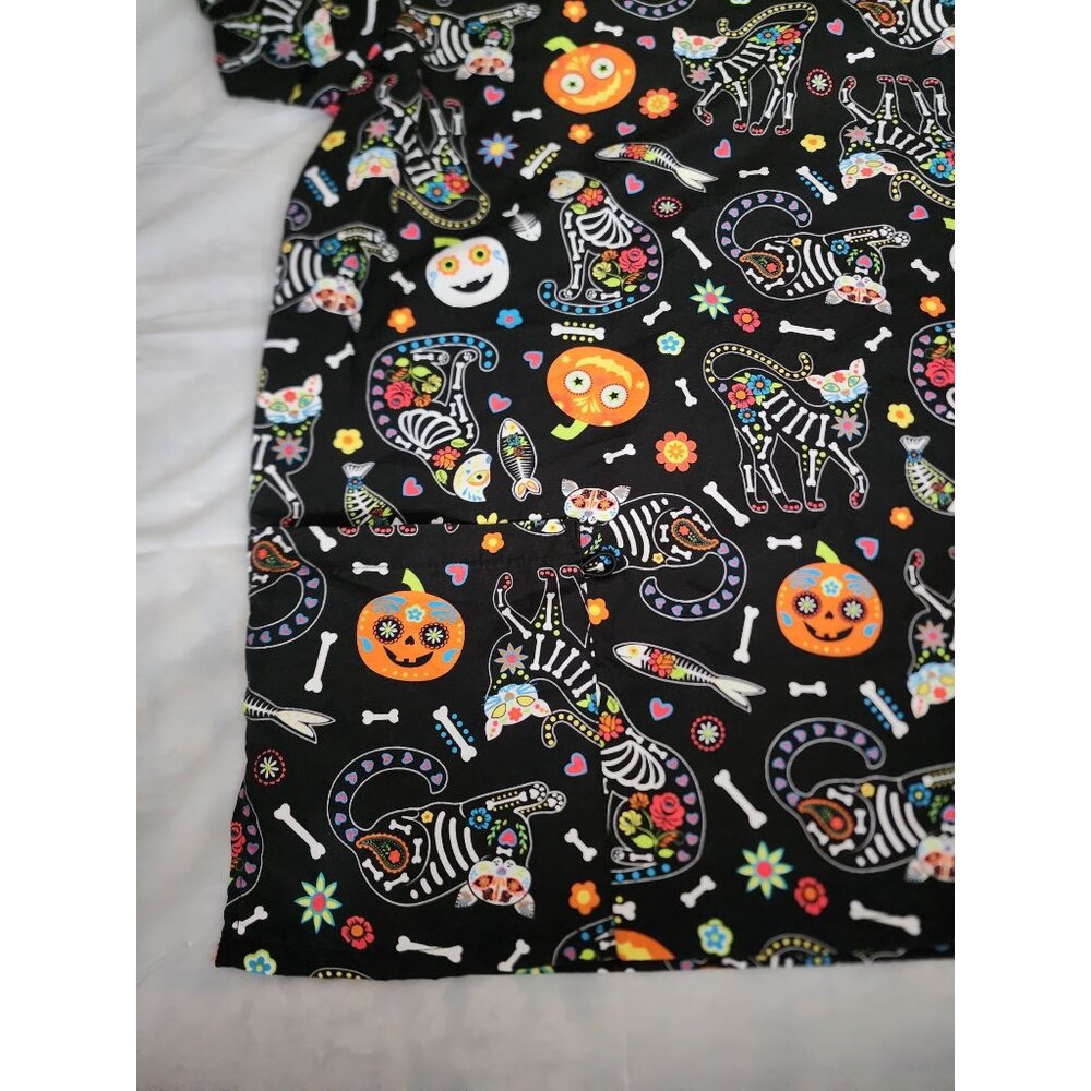 Luv Scrubs Women's Halloween Cartoon Print V-Neck Scrub Shirt Top Plus Size 2X - Picture 5 of 11